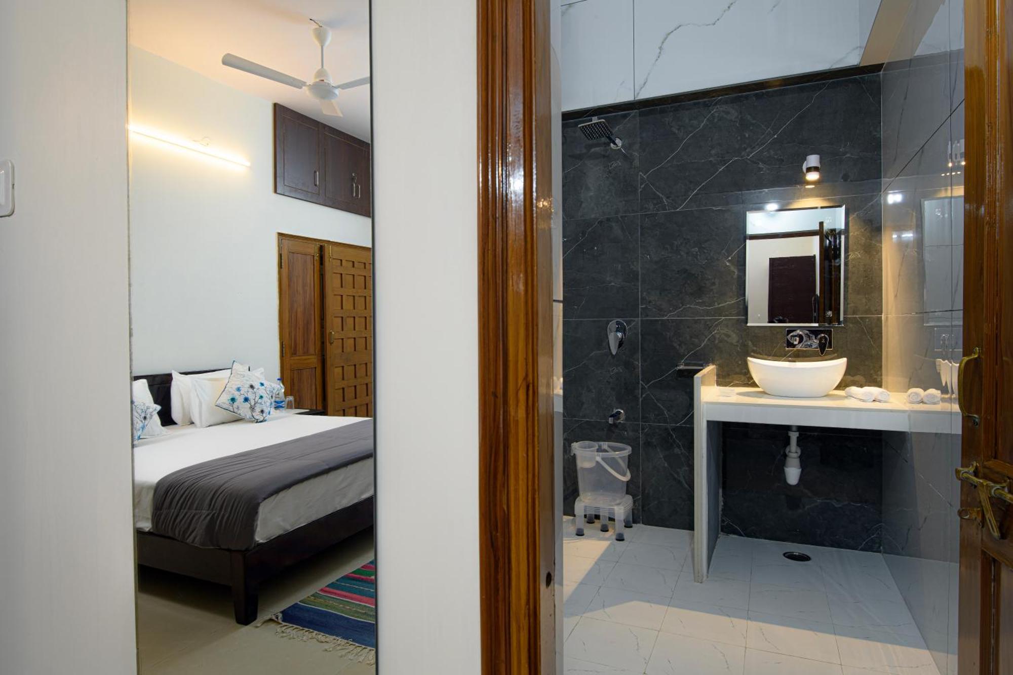 Homestay Sudarshan *